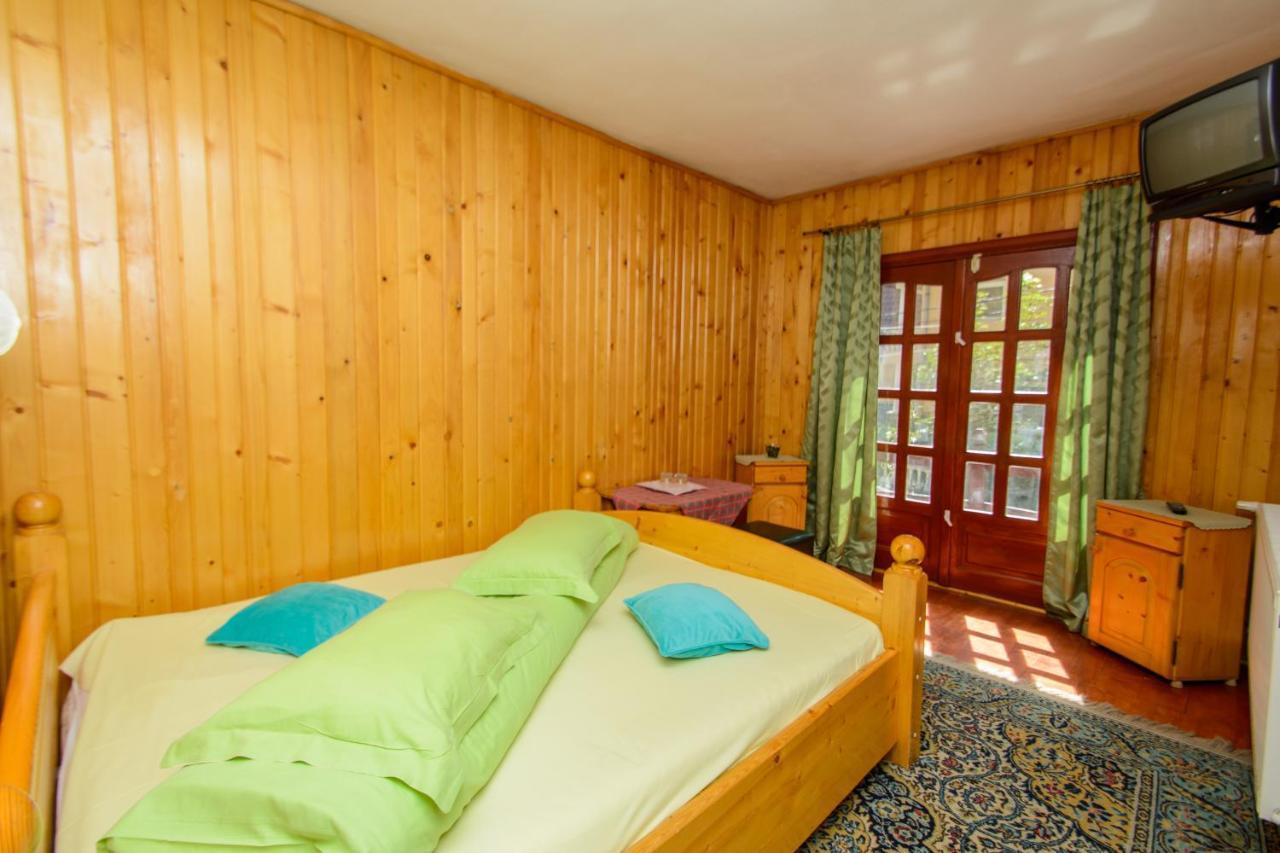 Rem'S Pension Rîşnov Exteriör bild