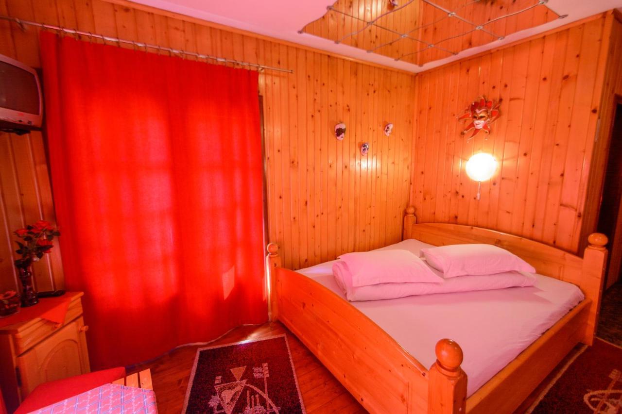 Rem'S Pension Rîşnov Exteriör bild