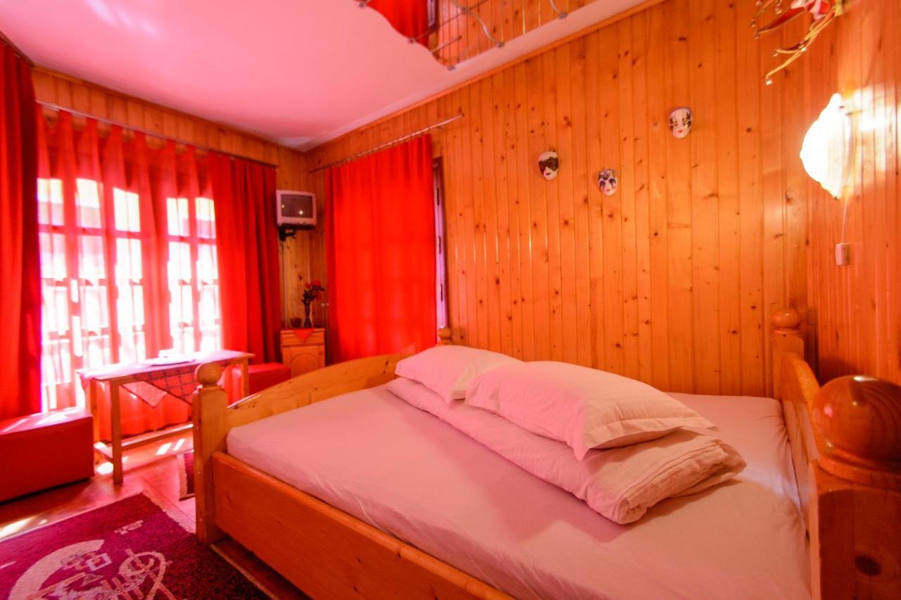 Rem'S Pension Rîşnov Exteriör bild