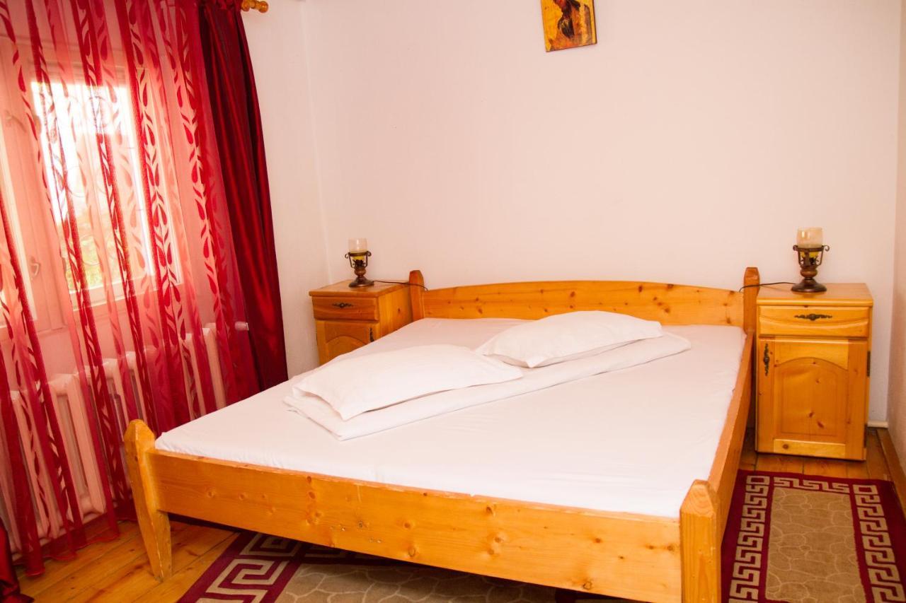 Rem'S Pension Rîşnov Exteriör bild