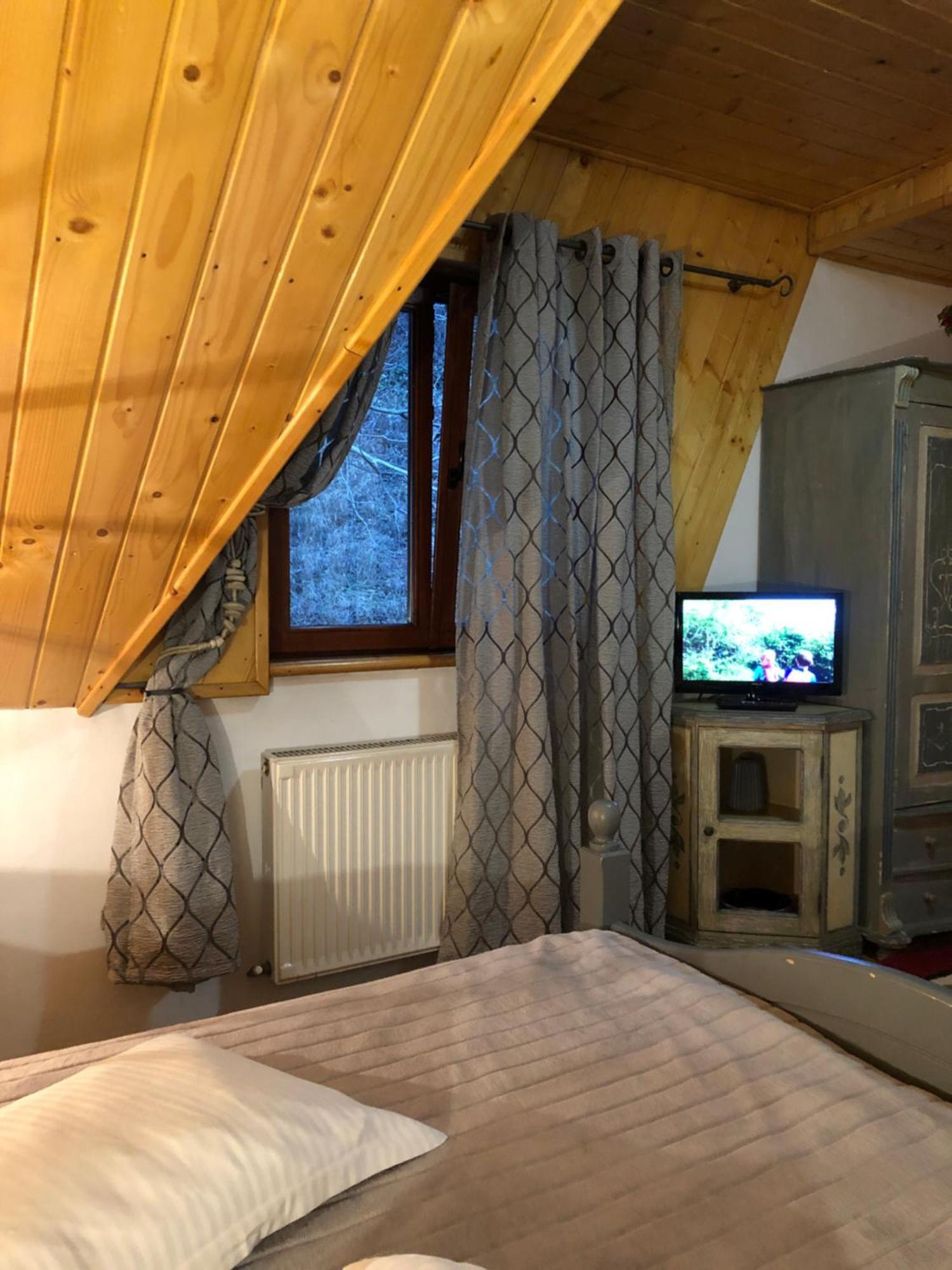Rem'S Pension Rîşnov Exteriör bild