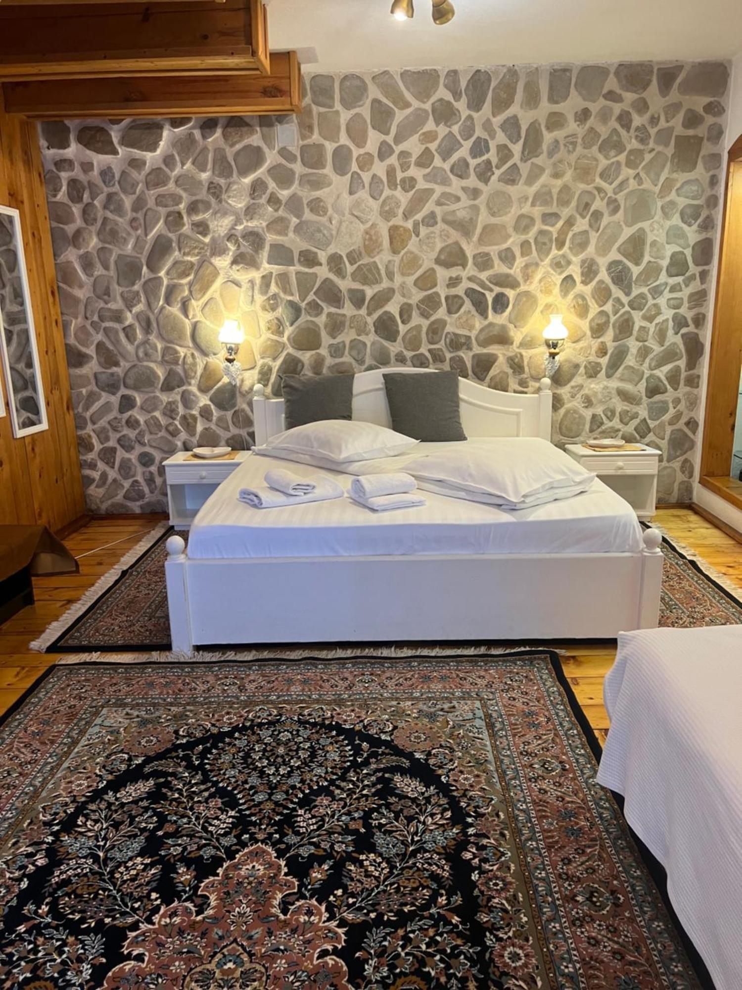 Rem'S Pension Rîşnov Exteriör bild