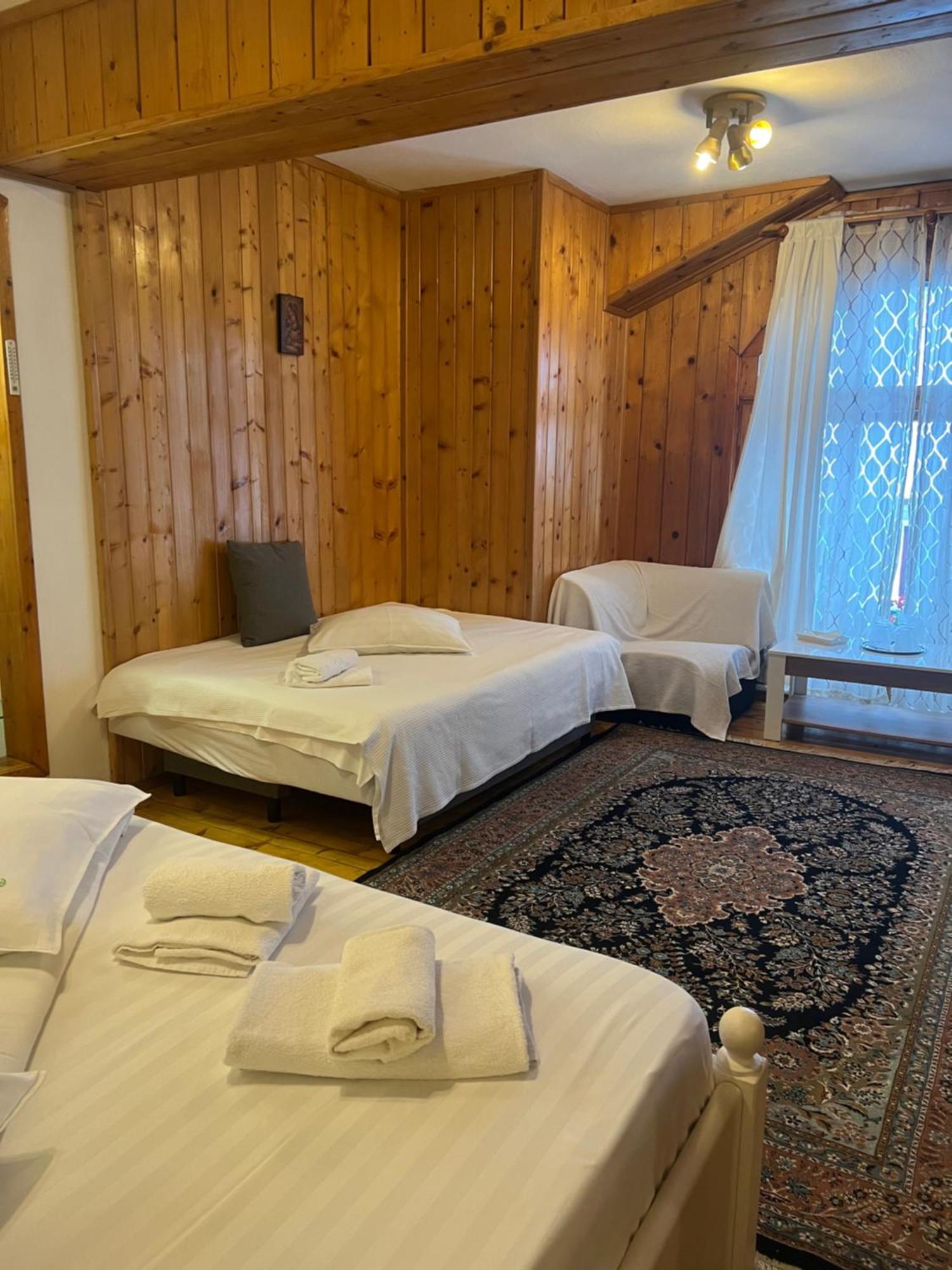 Rem'S Pension Rîşnov Exteriör bild