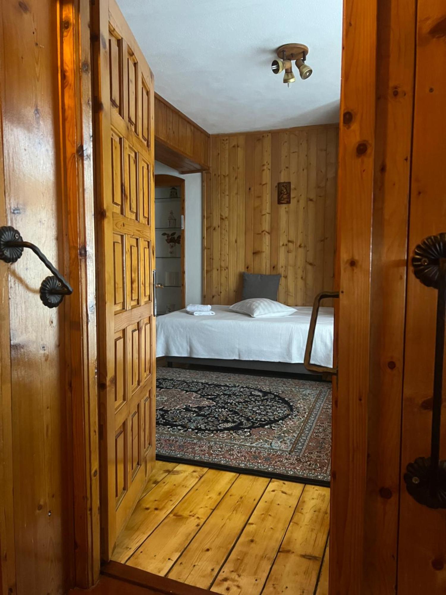 Rem'S Pension Rîşnov Exteriör bild