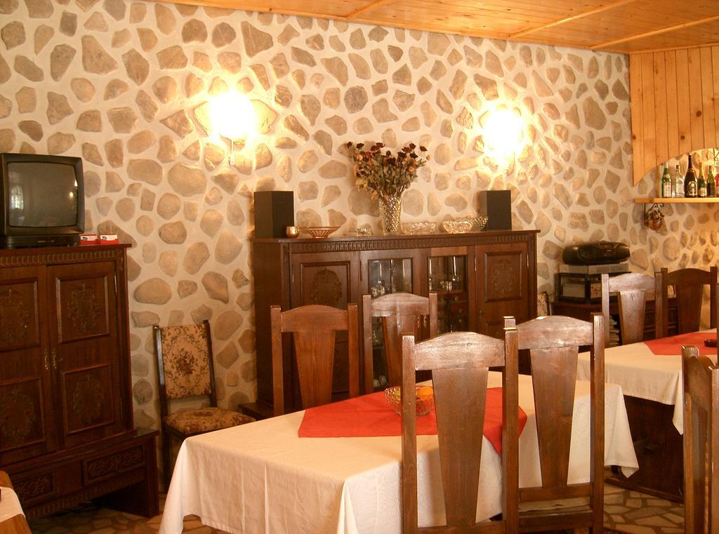 Rem'S Pension Rîşnov Exteriör bild