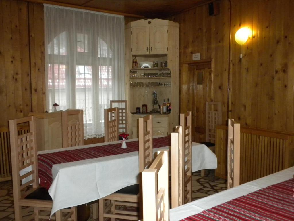 Rem'S Pension Rîşnov Exteriör bild